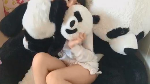 【動画】白井琴望がパンダをジャグジー風呂で洗う!パンダを圧縮する動画が必見!