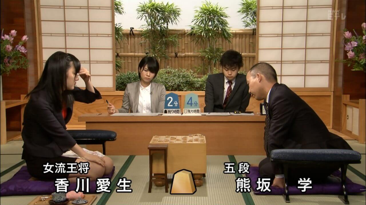 女流棋士香川愛生のスカートまくり上げ戦法とは?昔の写真が衝撃的だった!?