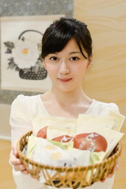 女流棋士香川愛生のスカートまくり上げ戦法とは?昔の写真が衝撃的だった!?