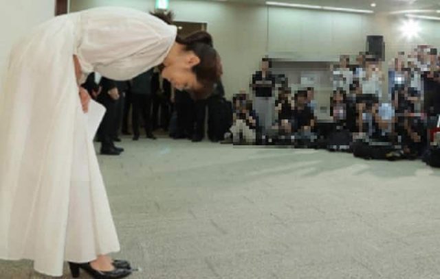 斉藤由貴の下着をかぶる写真が流失した!?これはやばいよ。