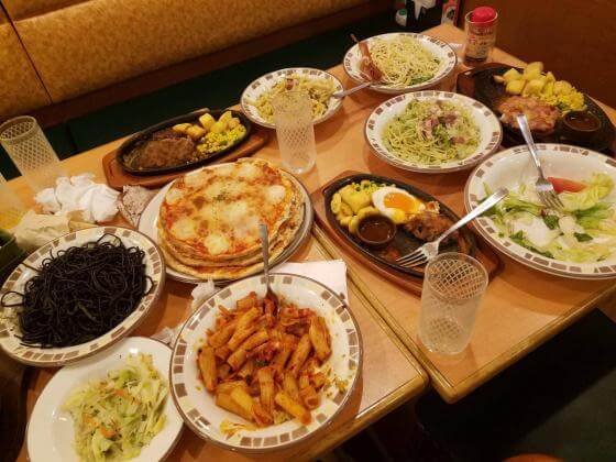 【動画】チョコレートスニッカーズがサイゼリヤで大量食べ残しに対してネットの声