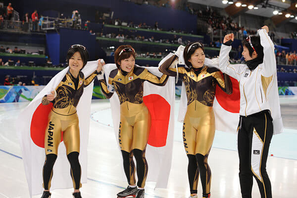 女子パシュートが金メダルを獲得！動画とネットの声