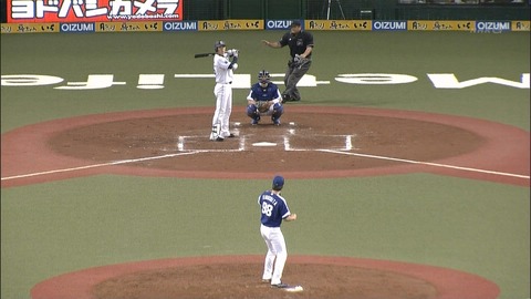 敷田球審が担架搬送された理由は?【動画あり】