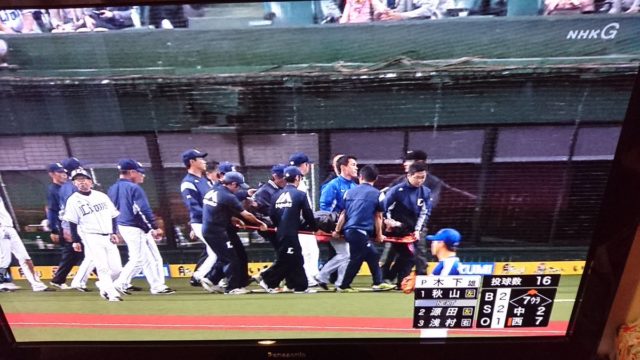 敷田球審が担架搬送された理由は?【動画あり】