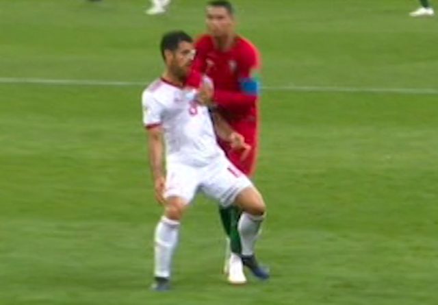 ロナウドが肘打ち動画はこちら（イラン戦）