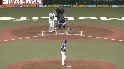 敷田球審が担架搬送された理由は?【動画あり】