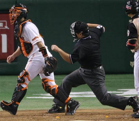 敷田球審が担架搬送された理由は?【動画あり】