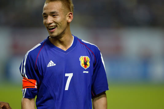 長友佑都がヒデ超え！中田英寿との比較