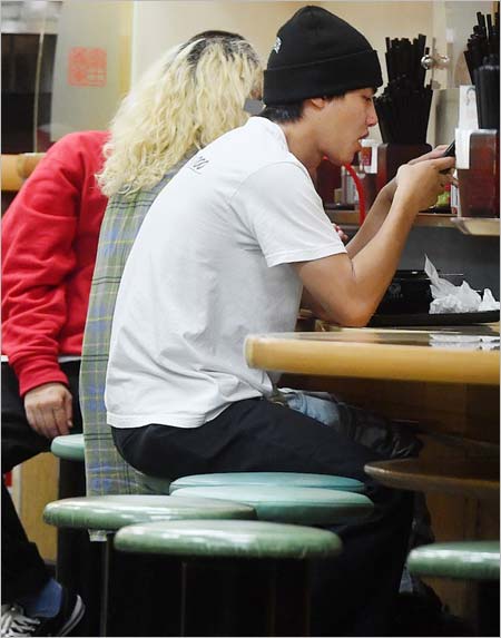 野村周平 お泊まり報道で彼女であった水原希子と破局していたことが判明！！