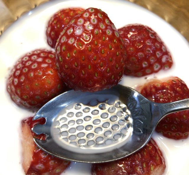 いちごスプーン 現在は意外な用途に使われていたのだ
