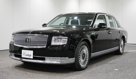 新天皇が祝賀パレードでトヨタ自動車の「センチュリー」を乗車