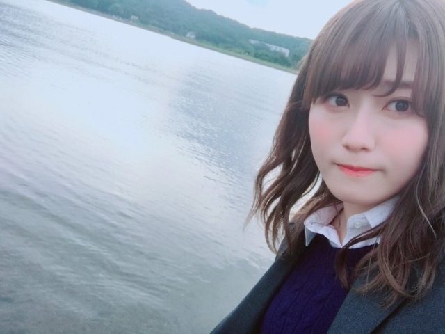 今泉佑唯の卒業写真(拡大)で鬼の形相でカメラを睨み付けているは誰?