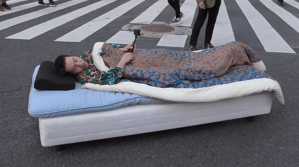 スクランブル交差点にベッド!ユーチューバー・ジョーブログが逮捕か!?