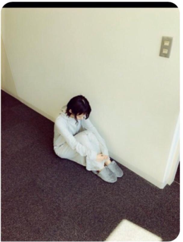 今泉佑唯の卒業写真(拡大)で鬼の形相でカメラを睨み付けているは誰?