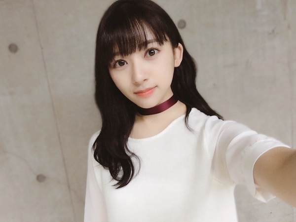 今泉佑唯の卒業写真(拡大)で鬼の形相でカメラを睨み付けているは誰?