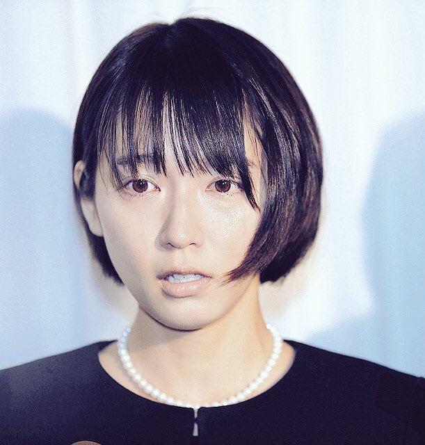 吉岡里帆のすっぴん画像とCM動画と水着画像をまとめてみました。