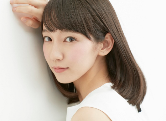 吉岡里帆のすっぴん画像とCM動画と水着画像をまとめてみました。