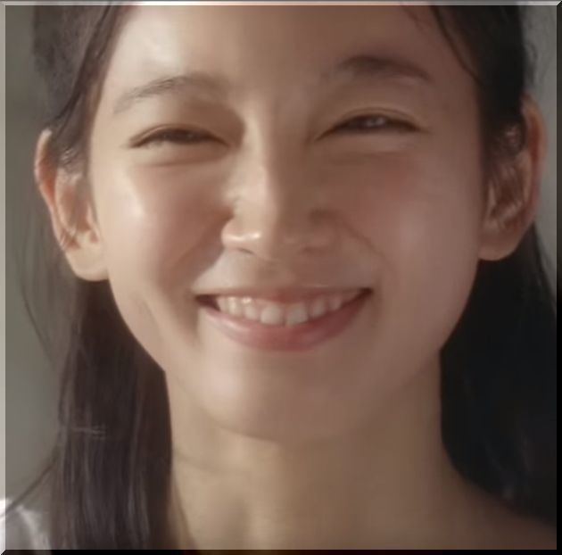 吉岡里帆のすっぴん画像とCM動画と水着画像をまとめてみました。