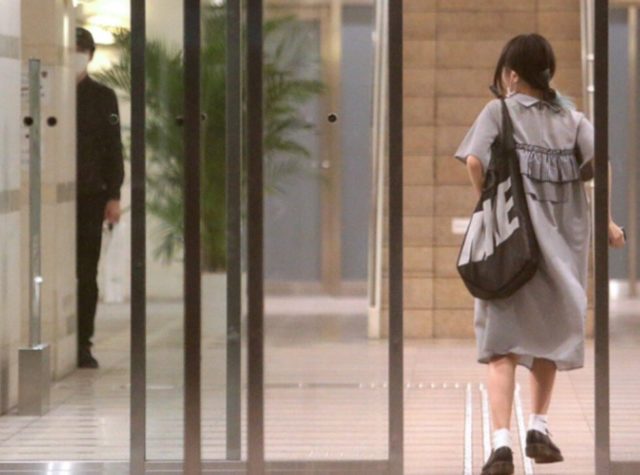 秋山衣梨佳のフライデー画像(霜降り粗品)が怖い!!高校が判明!!